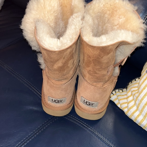 Uggs size 8 - Picture 2 of 7